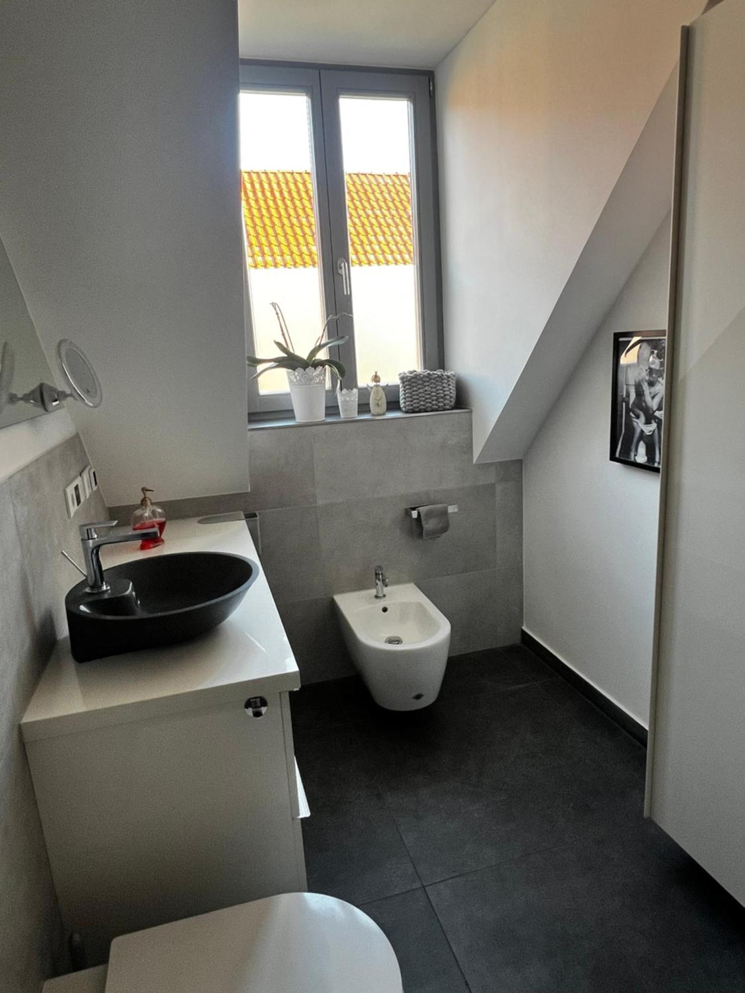Moderne Galeriewohnung Mit Balkon Und Stellplatz Am Wenigemarkt Erfurt Exterior foto